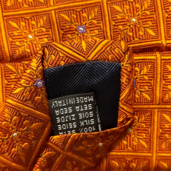 W.H. Belk 100% Silk Tie, Made in Italy, 61" x 4" - Picture 4 of 5